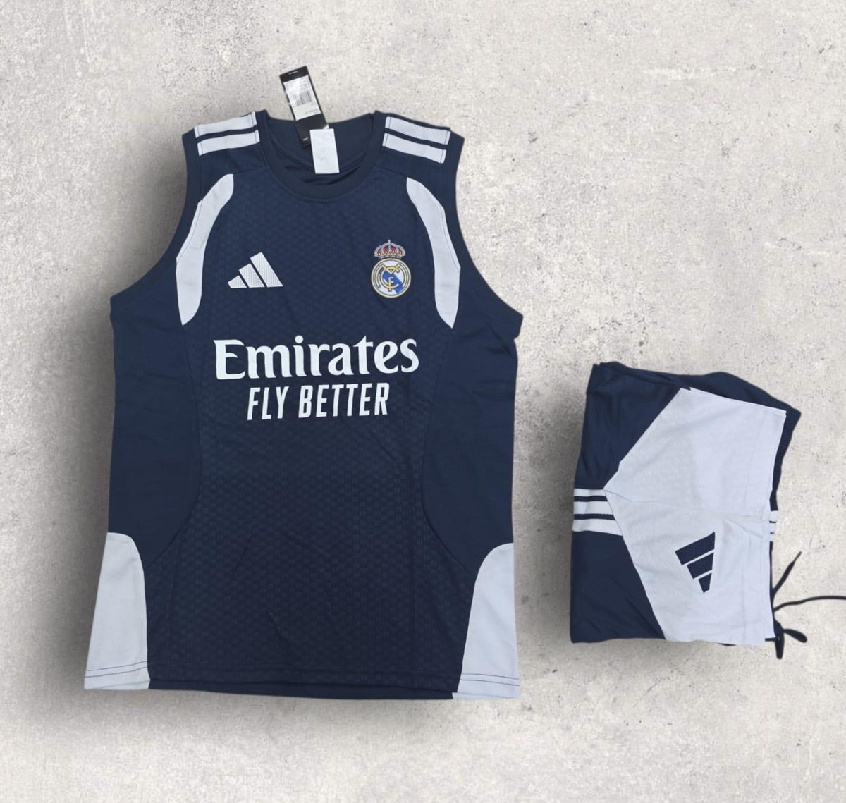 Real Madrid Grey Sleeveless Training Set 2025/26 – Vest & Shorts