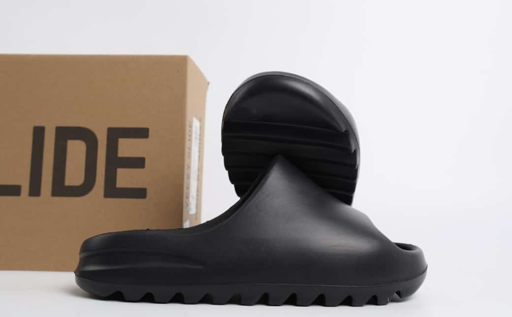 Yeezy Slides - FAVELA