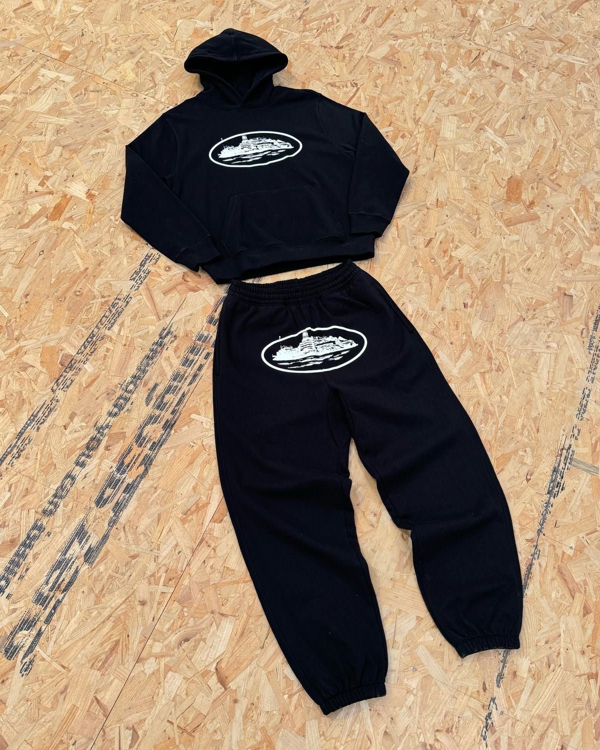 Corteiz Alcatraz Tracksuit "Black" - FAVELA