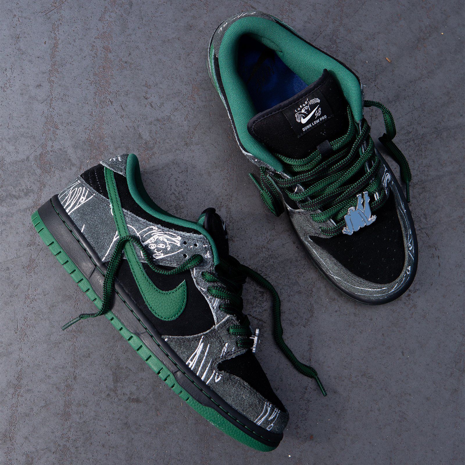 NIKE SB Dunk Low “Three Skateboards” - FAVELA