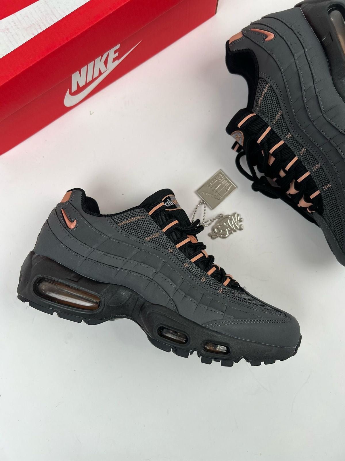 SYNA X Nike Air Max 95 - FAVELA